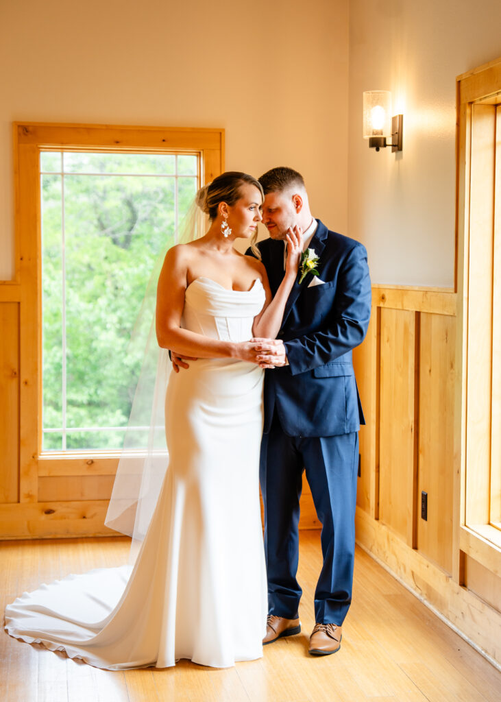 Chateau at White Oak Wedding venue Des Moines Iowa wedding photographer