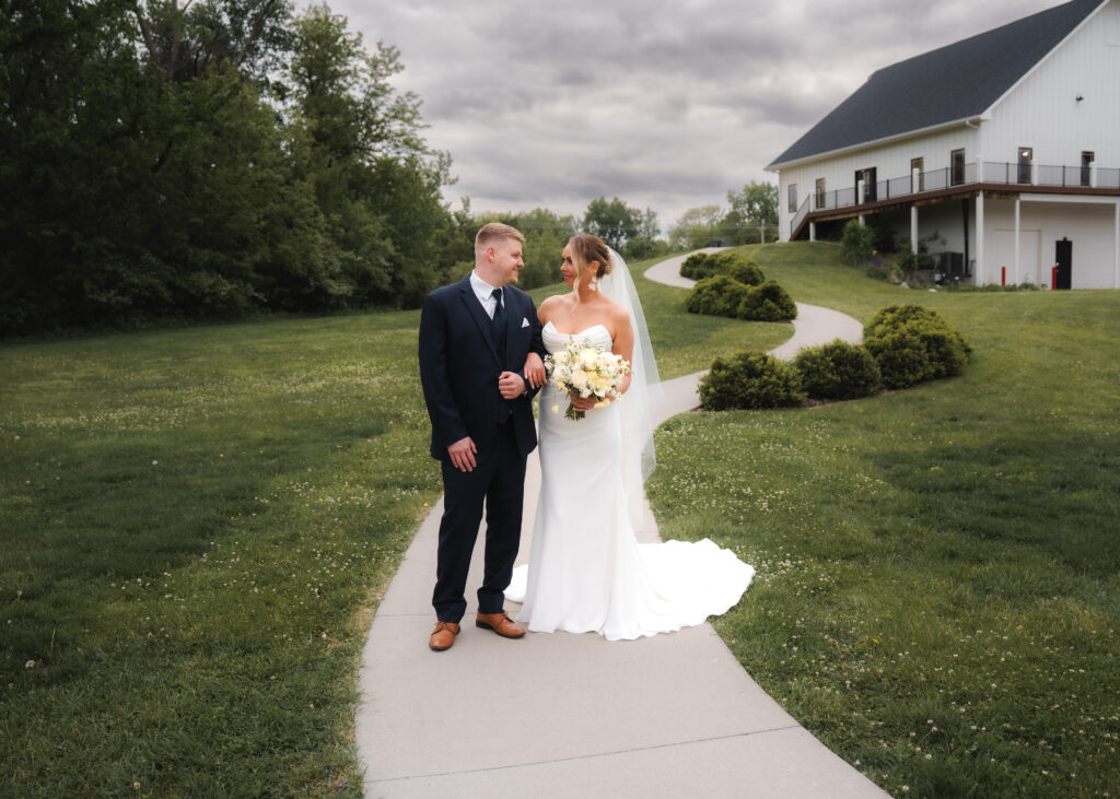 Chateau at White Oak Wedding venue Des Moines Iowa wedding photographer