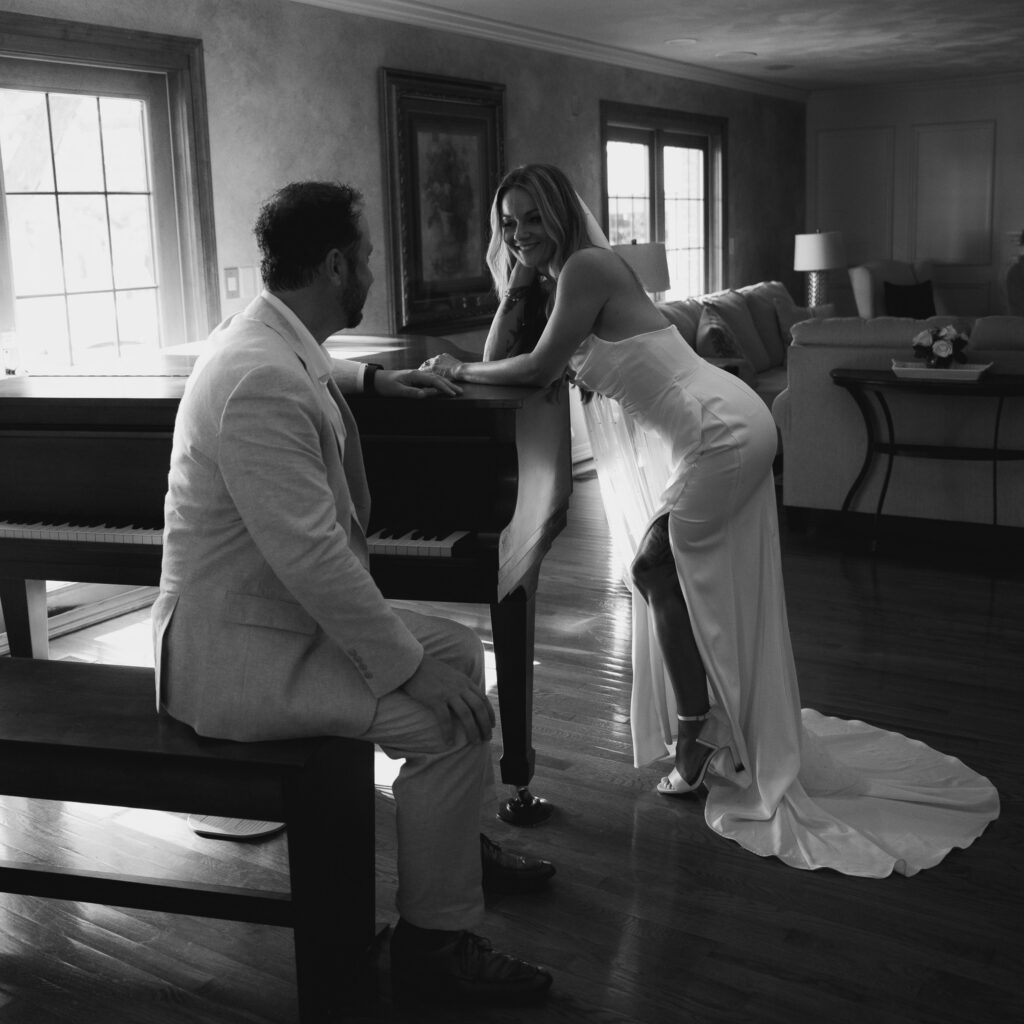 the Conrad Mansion Iowa couples photos with piano