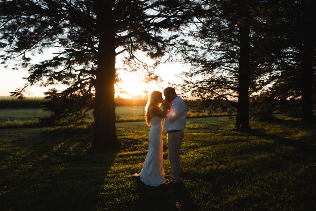 the Conrad Mansion Iowa wedding sunset photos oudoors